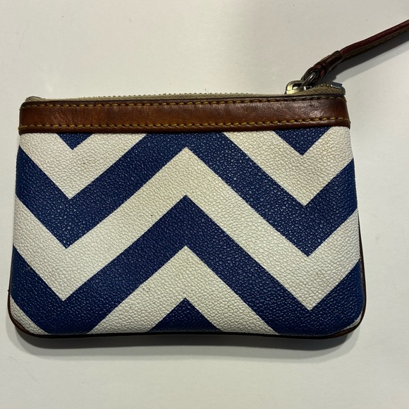 Dooney & Bourke EUC Blue and White Chevron Change Purse - Picture 5 of 12